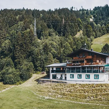 Panorama Guggenbichl: Alpine Views & Access Apartment