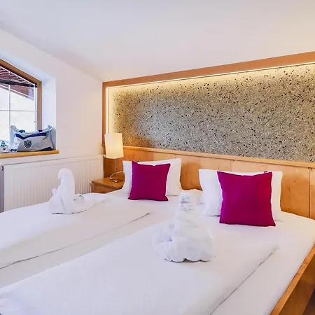 Panorama Guggenbichl: Alpine Views & Access Apartment *