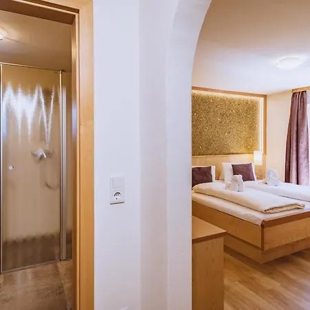 Panorama Guggenbichl: Alpine Views & Access Apartment Kaprun